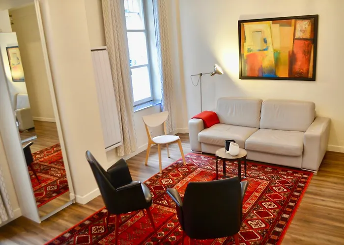 1 Bedroom Flat In Central Marais